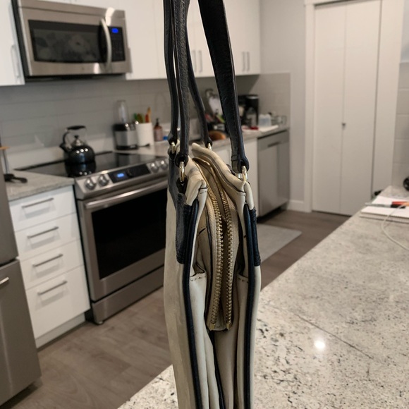 Beautiful Kate spade purse - Picture 9 of 10